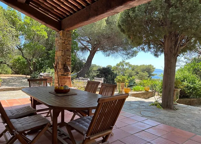 Les Stoechades Villa *